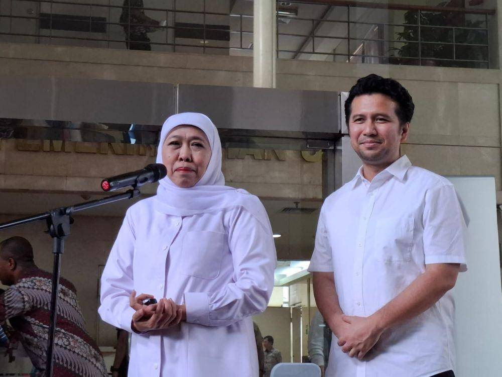 Gubernur Jawa Timur Terpilih Khofifah Indar Parawansa (kiri) dan Wakil Gubernur Jawa Timur terpilih Elistianto Dardak di Kemendagri. (IDN Times/Amir Faisol)