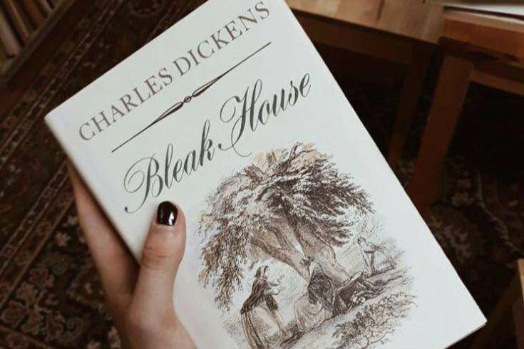 Rekomendasi novel terbaik yang wajib kamu baca karya Charles Dickens. (Pinterest/Julianne Michelle)