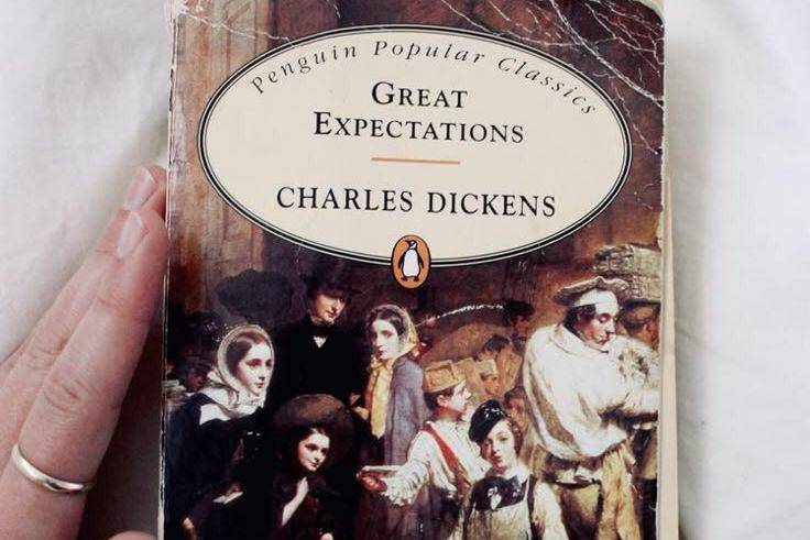 Rekomendasi novel terbaik yang wajib kamu baca karya Charles Dickens. (Pinterest/Theishjournal)