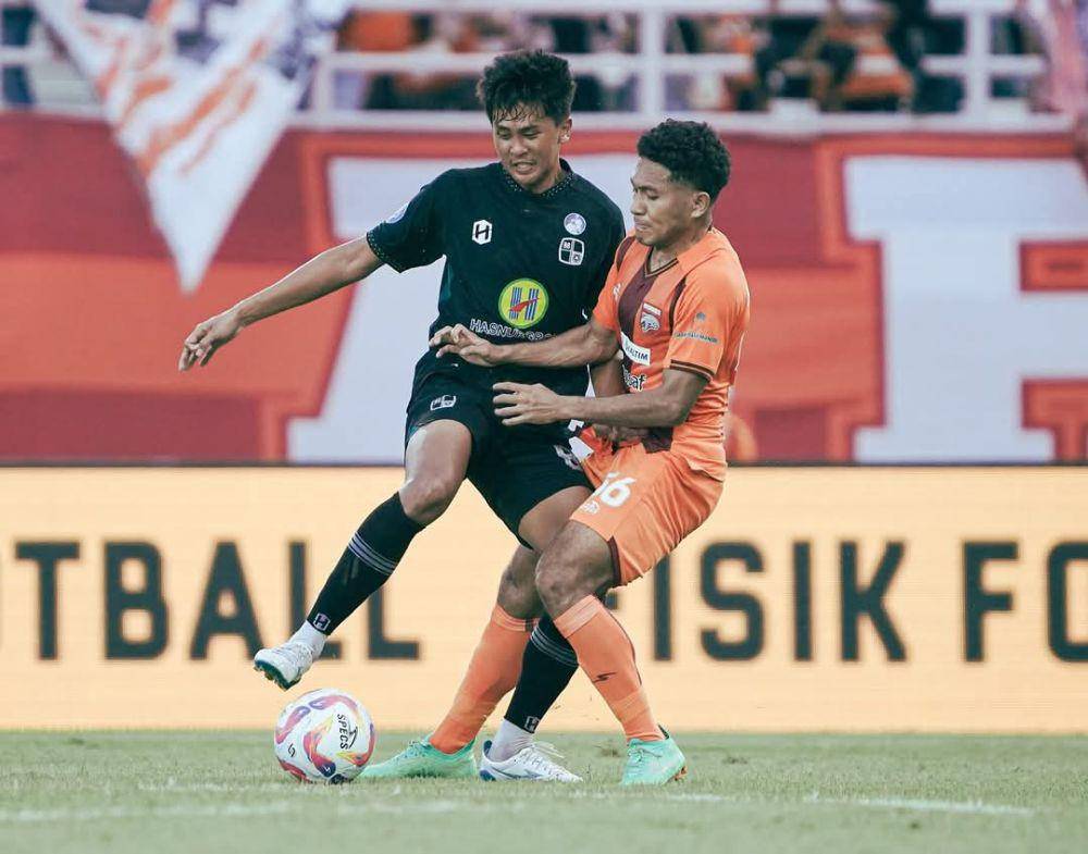 Aksi pemain PS Barito Putera saat melawan Borneo FC di Stadion Segiri, Kota Samarinda, Minggu (16/2/2025) sore. (Dok. Facebook PS Barito Putera)