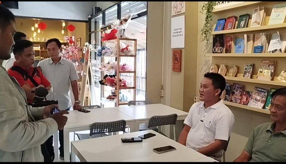 Perwakilan Kelompok Tani Busang Dengen memberikan keterangan kepada wartawan di Samarinda. (Dok.istimewa)