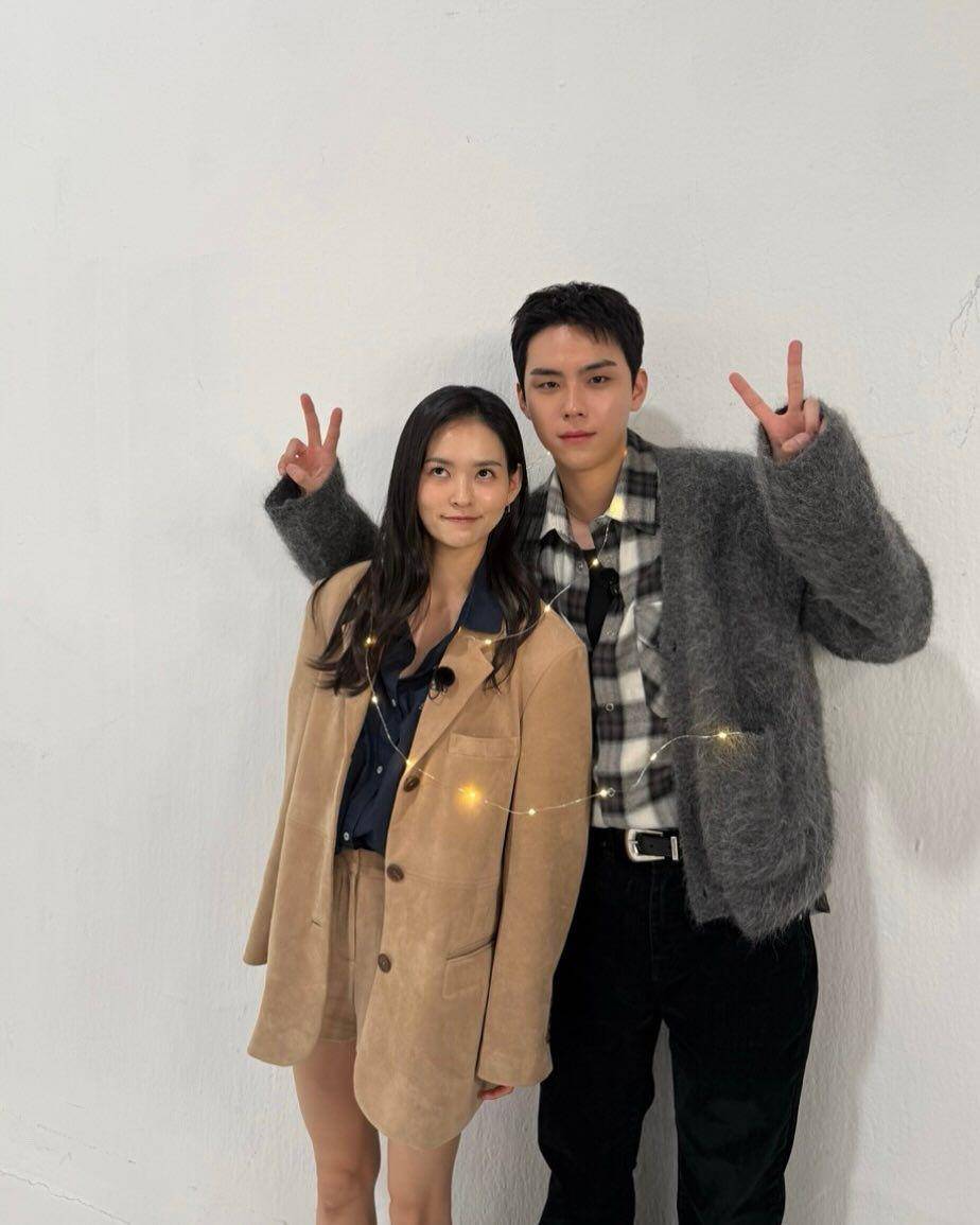 potret Kim Doo Hoon dan Kim Yoon Hye di balik layar Love Scout (instagram.com/7imdohoon)