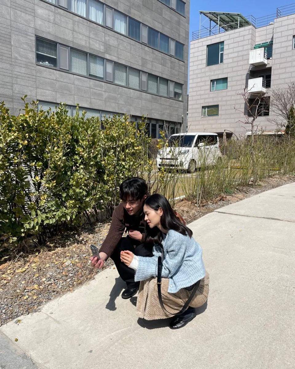 potret Kim Doo Hoon dan Kim Yoon Hye di balik layar Love Scout (instagram.com/7imdohoon)