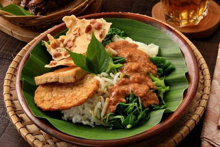 10 Tempat Makan Nasi Pecel di Kediri yang Wajib Kamu Datangi!