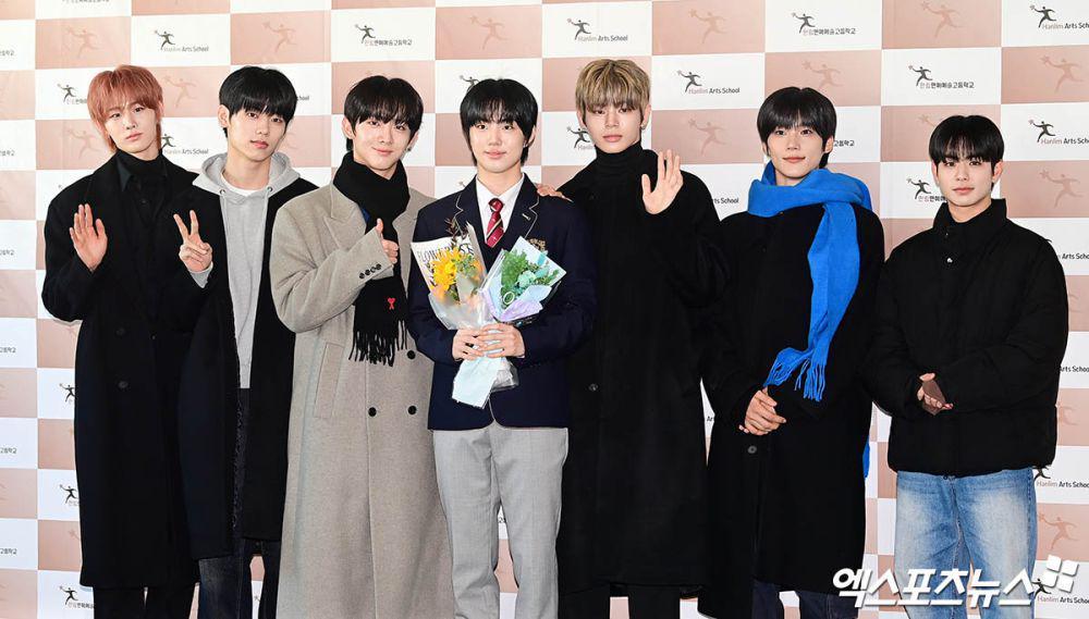 10 Potret Artis Korea di Acara Kelulusan Hanlim Arts School 2025