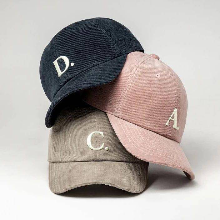 Topi polocaps corduroy custom bordir inisial huruf A-Z (shopee.co.id/polosbandung)