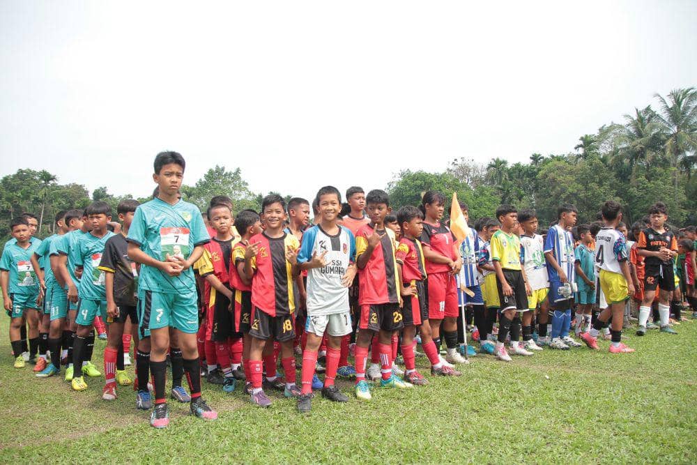Para kontestan festival sepak bola U-12 Mabar (dok.istimewa)