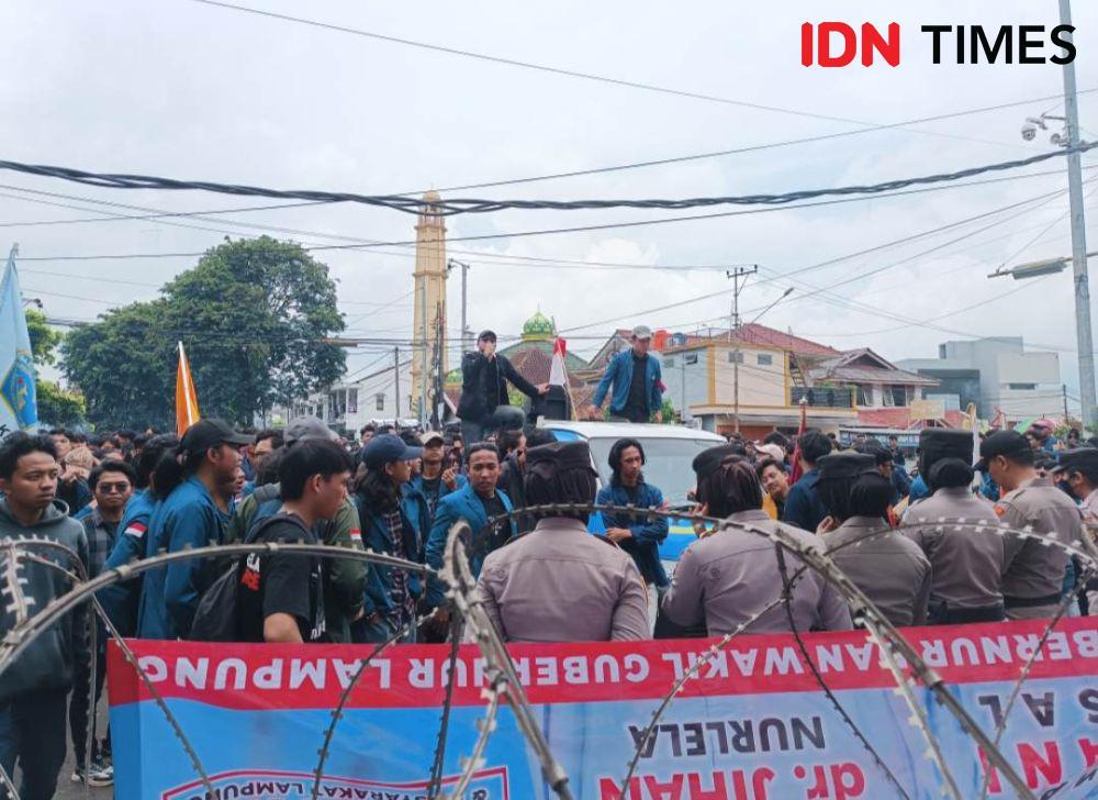 [BREAKING] Soroti Efisiensi Anggaran, Ratusan Mahasiswa Demo di Pemprov Lampung