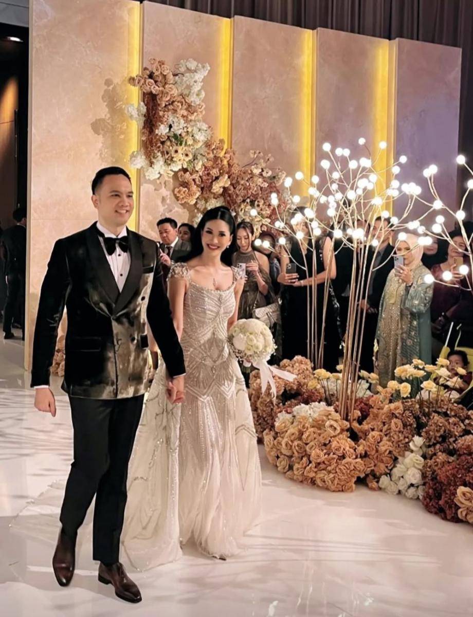 Resepsi pernikahan Elma Agustin dan Ihsan Fadhlur Rahman. (Instagram.com/bangmarlon)