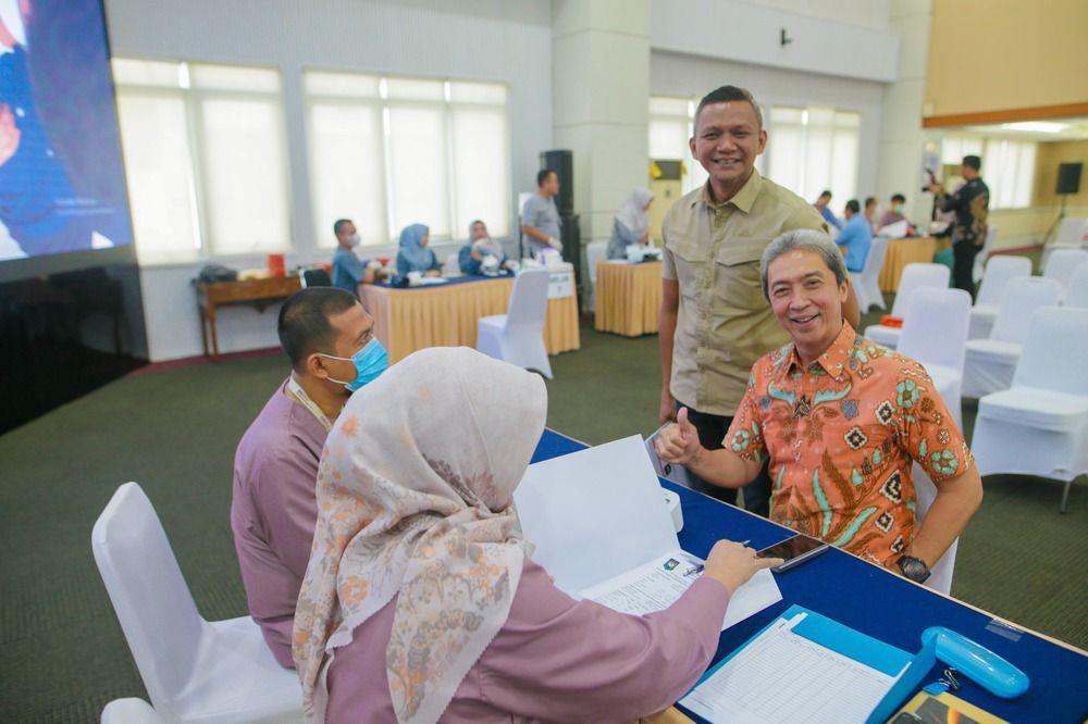 Pasangan Walkot Bogor terpilih Dedie Rachim dan Jenal Mutaqin saat pemeriksaan kesehatan di Jakarta, jelang pelantikan, Minggu (16/2/2025). (Dok tim Dedie Rachim).