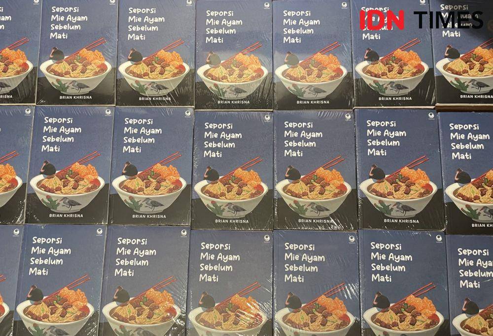 Buku Seporsi Mie Ayam Sebelum Mati karya Brian Khrisna. (IDN Times/Dina Salma)
