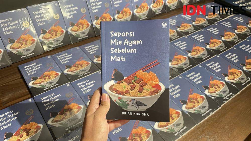 Buku Seporsi Mie Ayam Sebelum Mati karya Brian Khrisna. (IDN Times/Dina Salma)