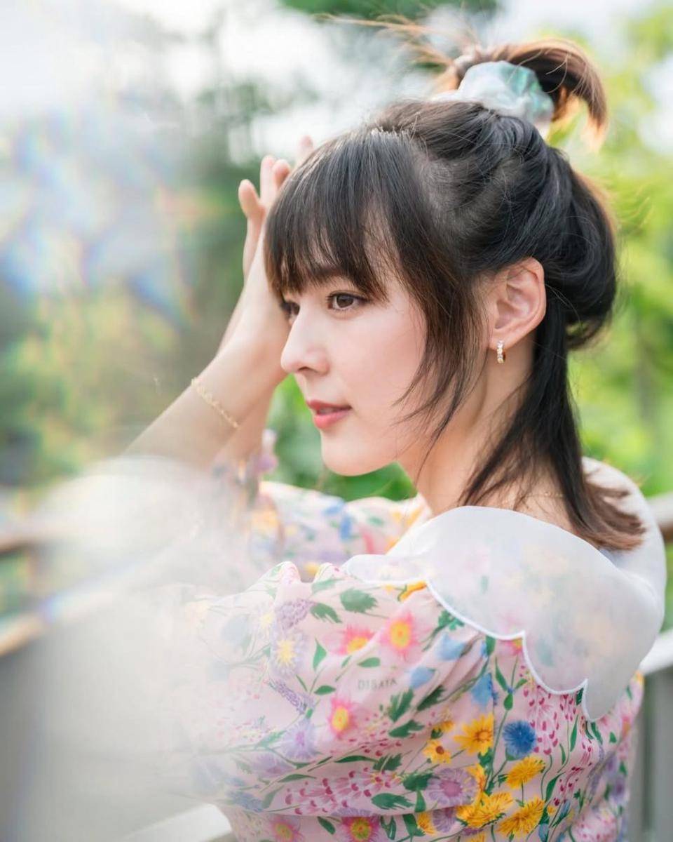 potret ide gaya rambut sebahu yang simpel dan elegan ala Pattie Ungsumalynn (instagram.com/pattieung)