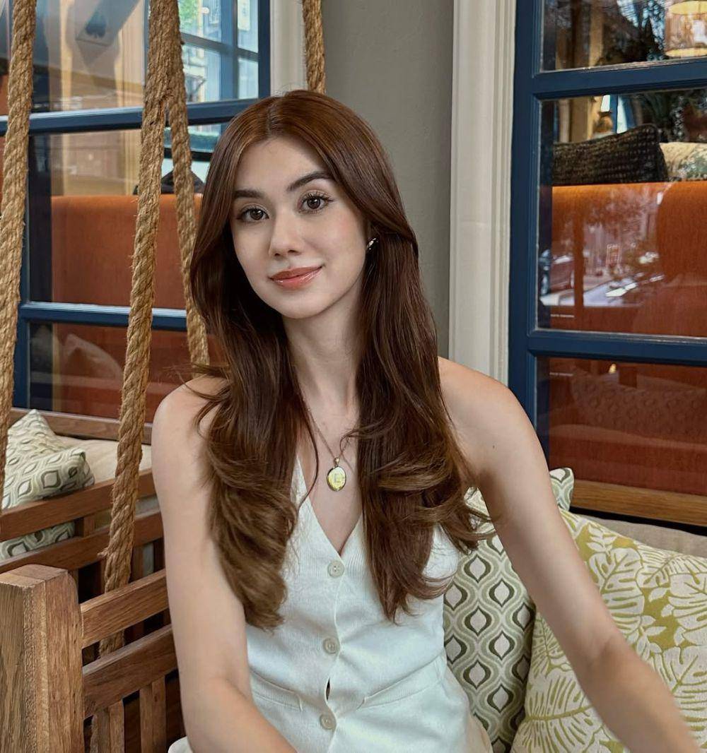 potret ide girly hairstyle versi rambut panjang ala Lorena Schuett (instagram.com/lalinalena)