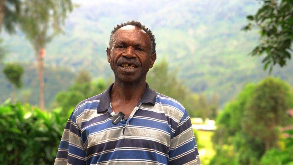 Bagus Bagubau, orang tua siswa SDN Inpres Pogapa Intan Jaya Papua Tengah. (dok. Tim Komunikasi Prabowo)