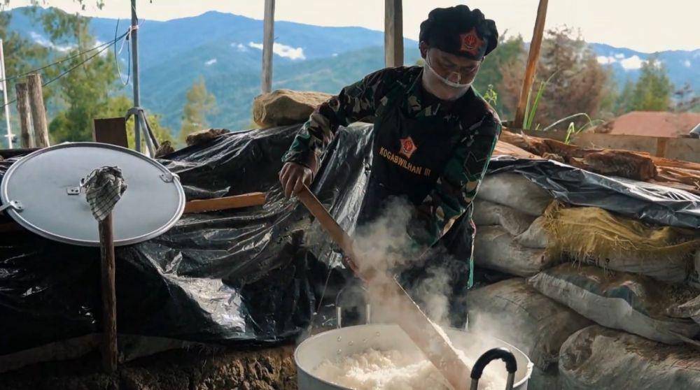 TNI ikut serta membantu memasak MBG (dok. Tim Komunikasi Prabowo)