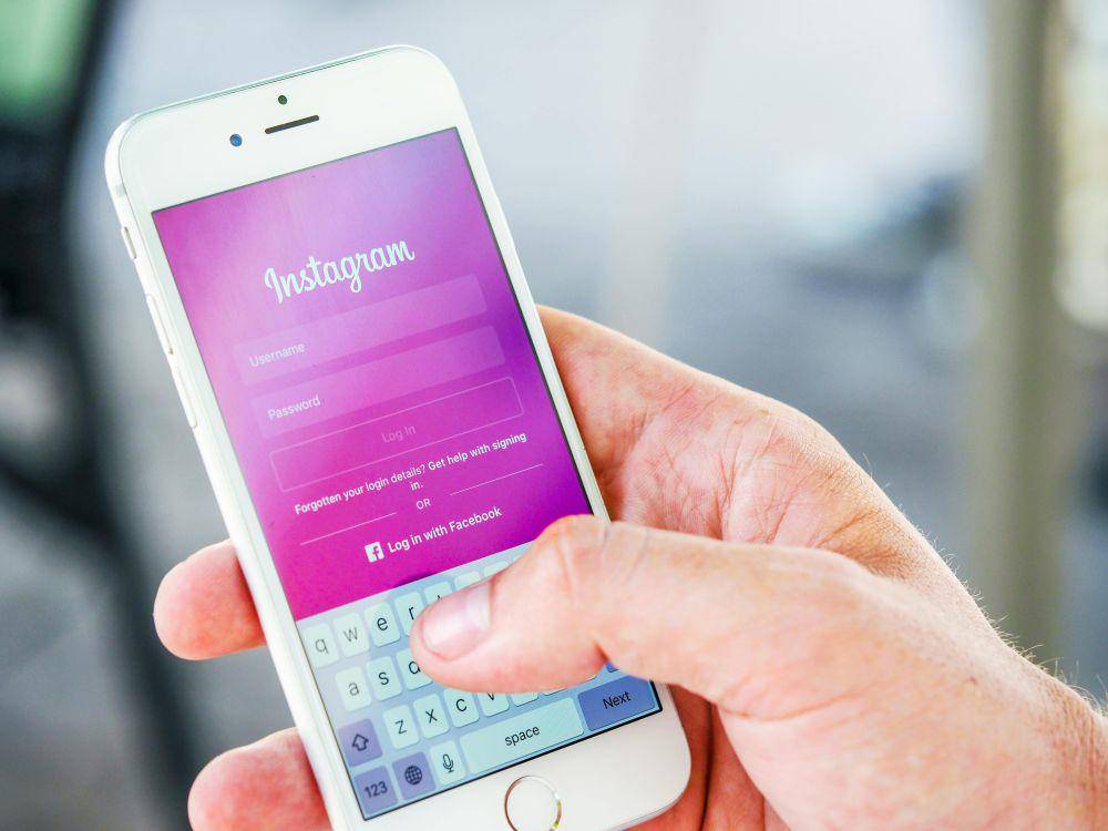 Ilustrasi halaman login instagram (pexels.com/energepic.com)