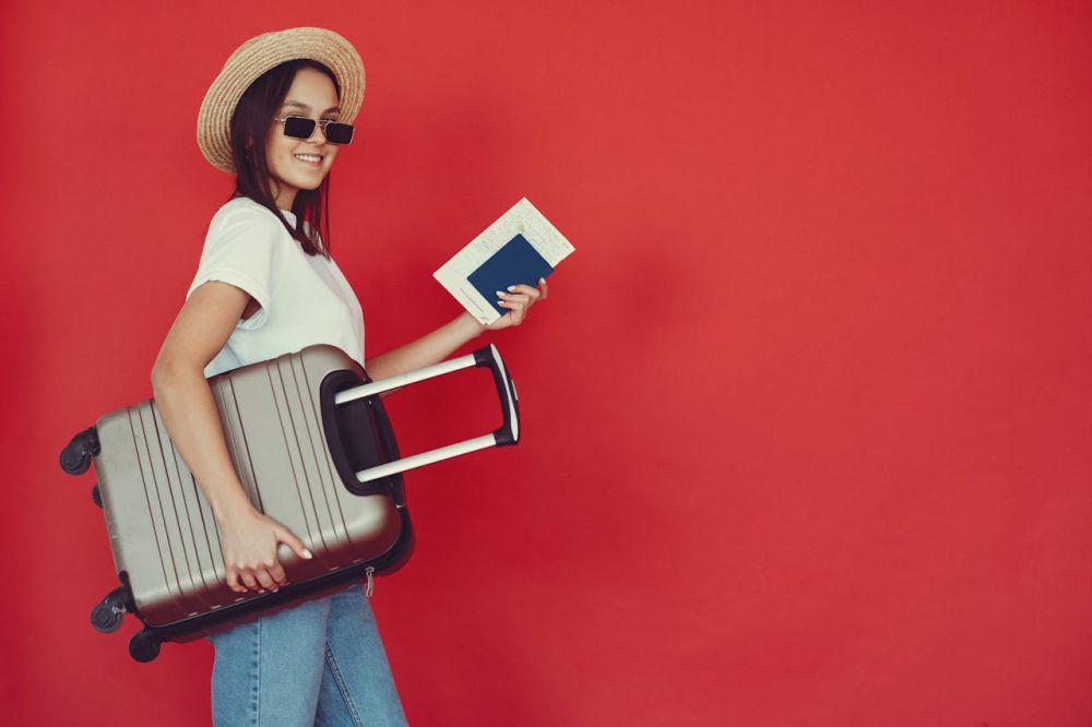3 Alasan Gak Boleh Minta Oleh-oleh sama Teman yang Mau Traveling