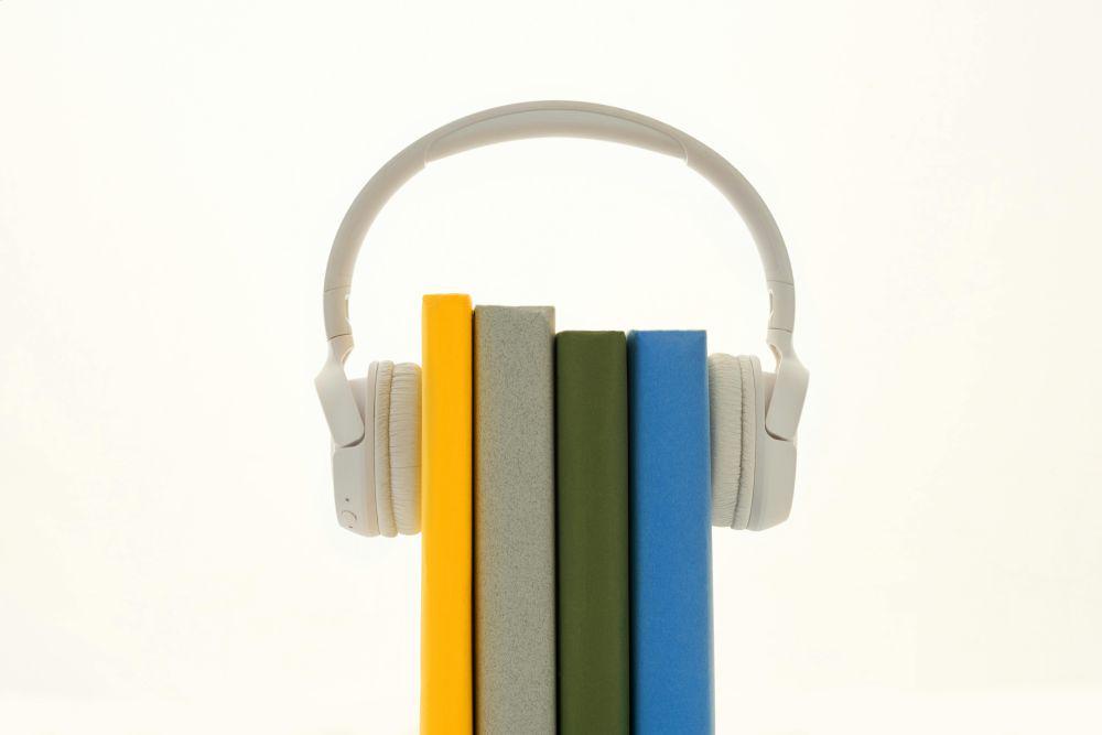 6 Rekomendasi Audiobook Bahasa Inggris, Narasinya Enak Didengar