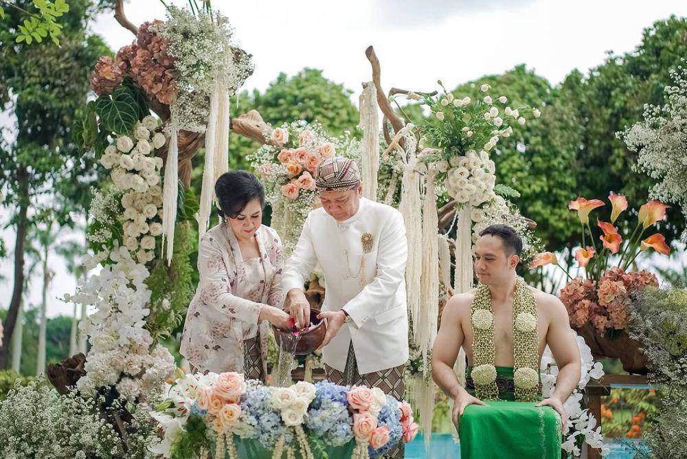 Siraman Ihsan Fadhlur Rahman, suami Elma Agustin. (fhidayani via Instagram.com/bangmarlon)