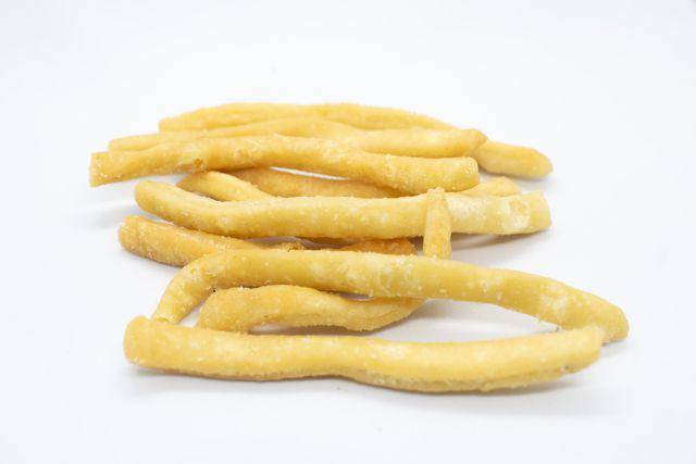 ilustrasi kue cheese stick (vecteezy.com/kiki candra)