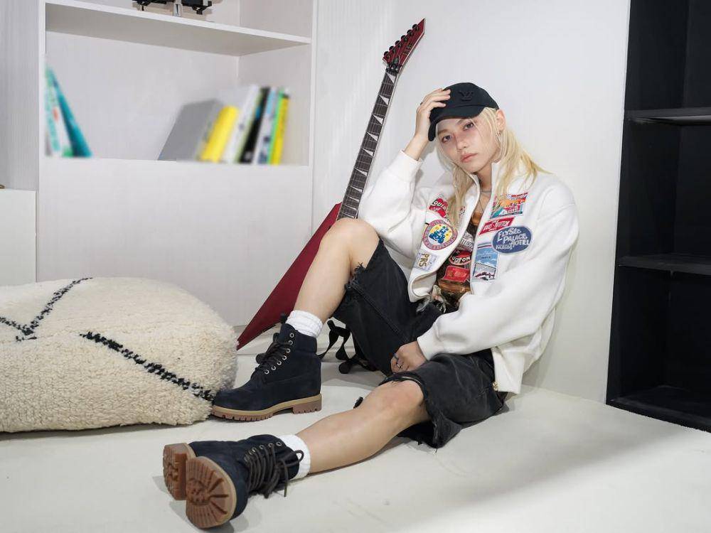 outfit soft boy ala Felix Stray Kids (instagram.com/yong.lixx)
