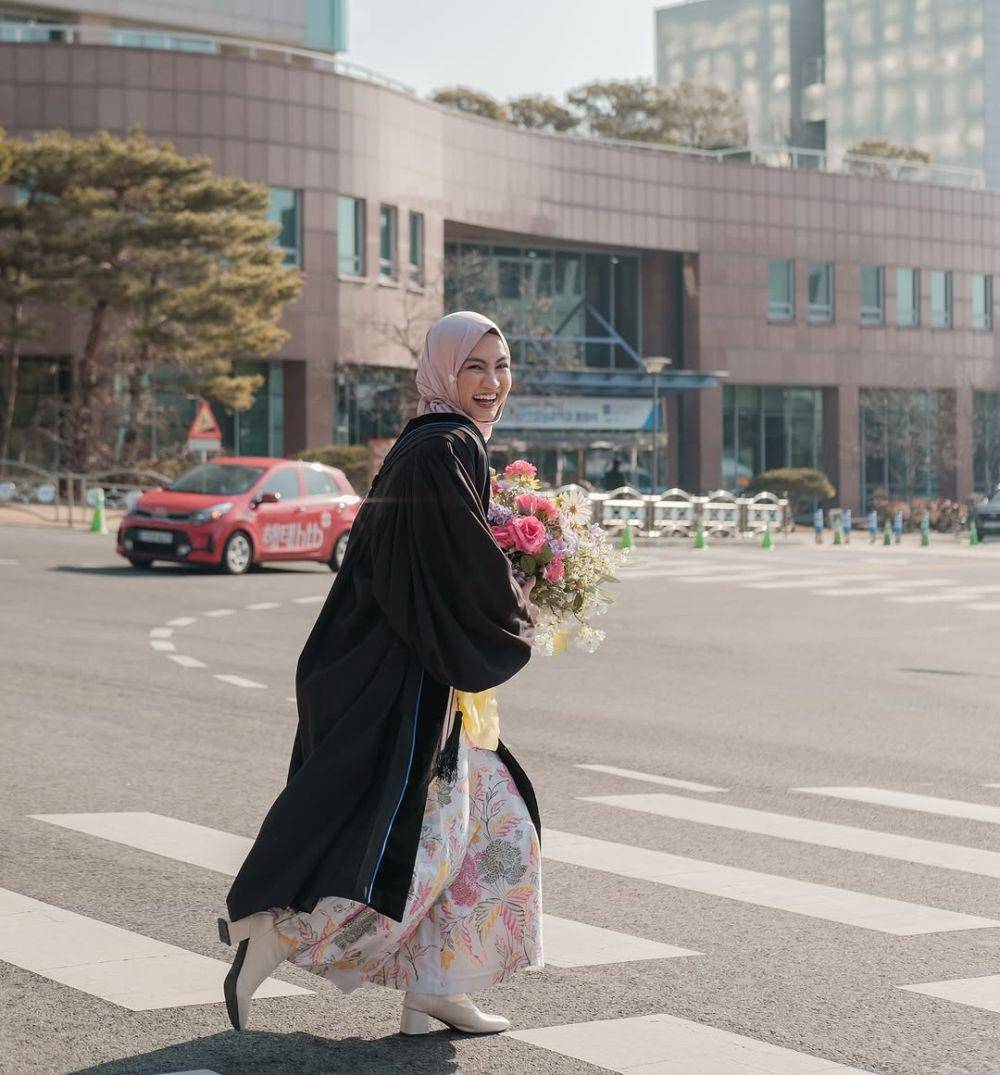 Kebaya Wisuda Xaviera Putri. (instagram.com/xavieraaputri)