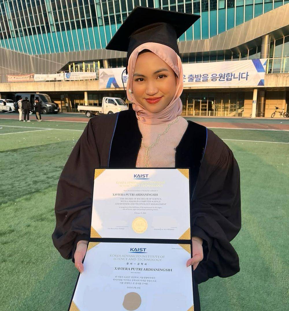 Kebaya Wisuda Xaviera Putri. (instagram.com/xavieraaputri)