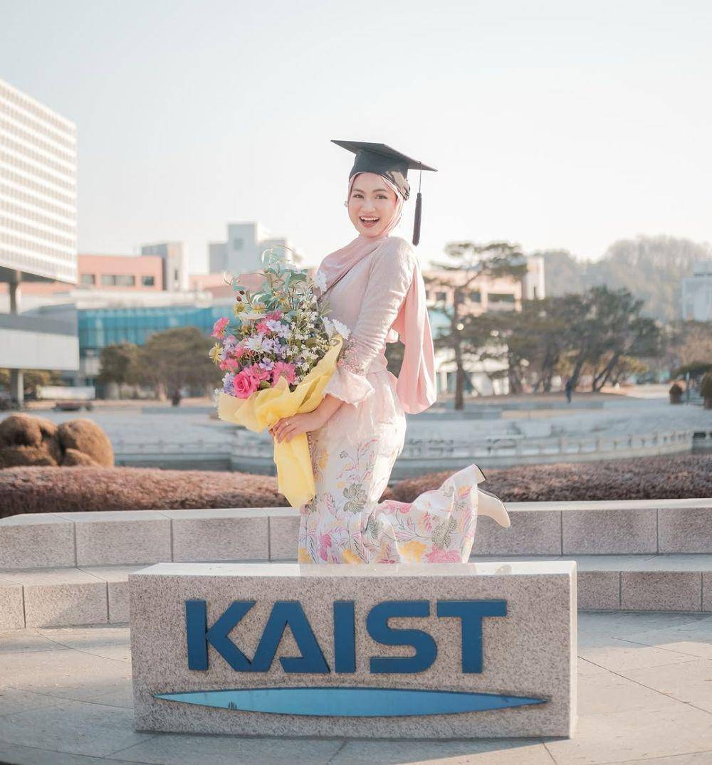 Kebaya Wisuda Xaviera Putri. (instagram.com/xavieraaputri)