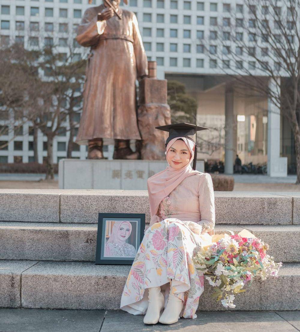 Kebaya Wisuda Xaviera Putri. (instagram.com/xavieraaputri)