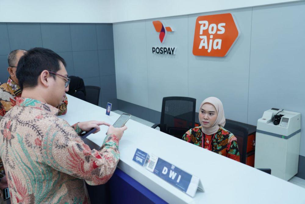 Nasabah Bank Sinarmas Setor dan Tarik Tunai di Kantor Pos Indonesia