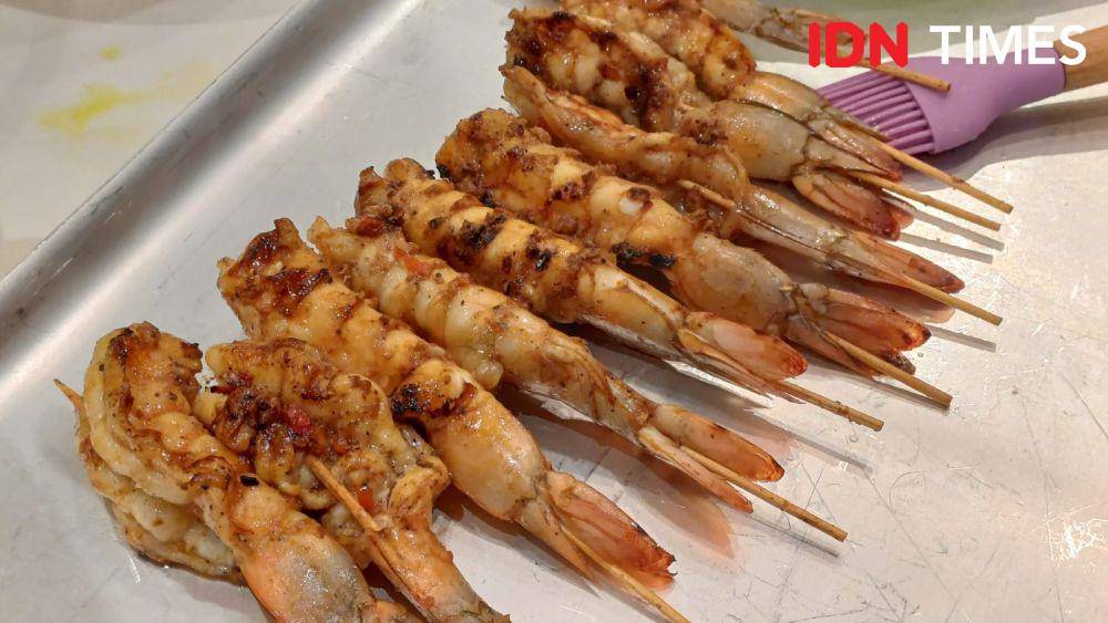 Potret udang bumbu merah (IDN Times/Dhiya Awlia Azzahra)