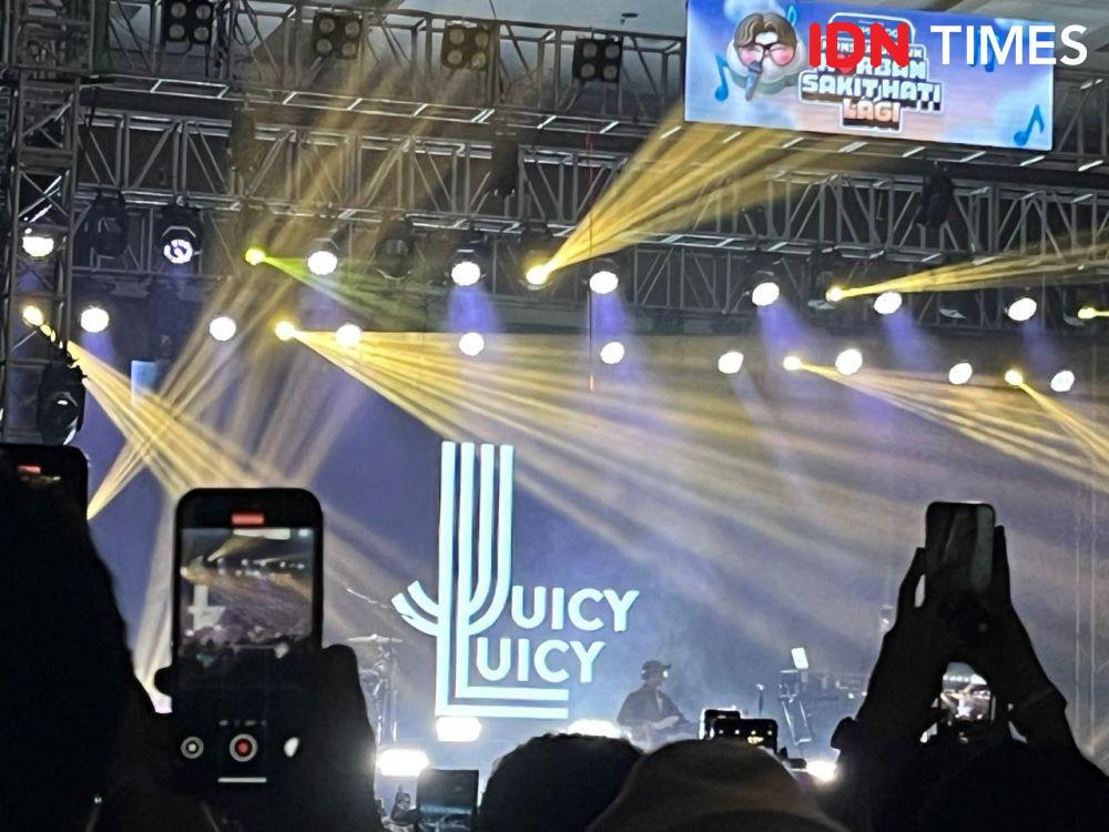 5 Momen Berkesan Konser Juicy Luicy, Mawar De Jongh Kasih Kejutan