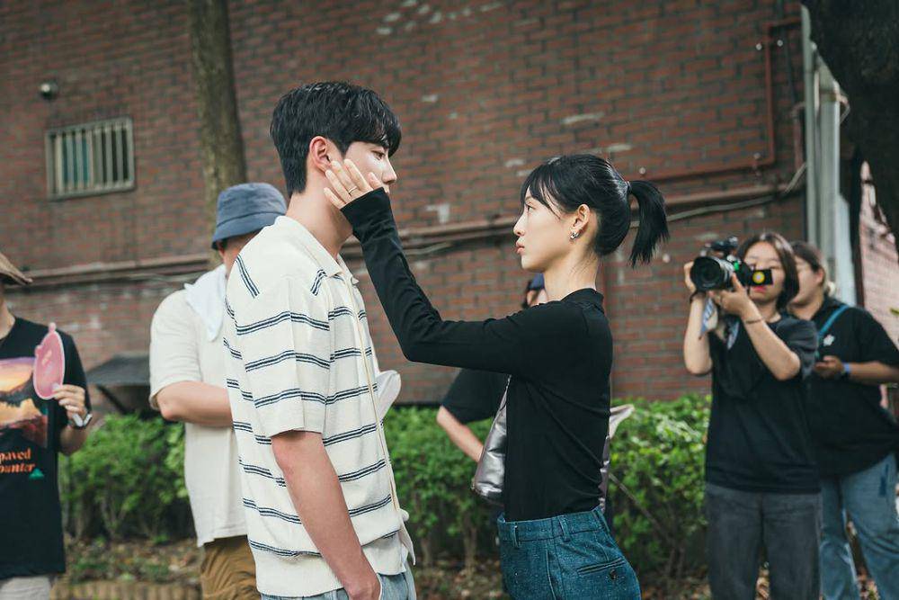 Son Jua (Jeon So Nee) dan Lee Jun Young (Hong Si Jun) di drama Melo Movie (instagram.com/netflixr)