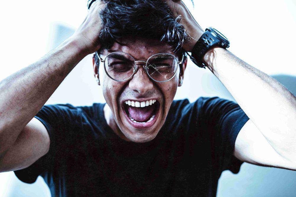 ilustrasi pria yang mengalami imposter syndrome (unsplash.com/Yogendra Singh)