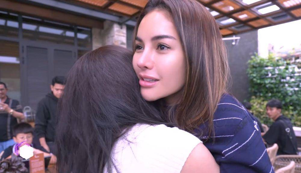 Pertemuan Lolly dan Nikita Mirzani untuk saling memaafkan (YouTube.com/Crazy Nikmir Real)