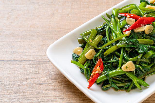 5 Tips Menumis Kangkung agar Tidak Berair dan Tetap Sedap