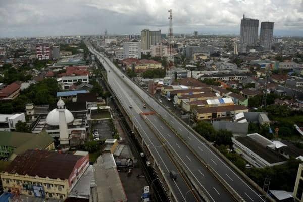 Jalan tol layang AP Pettarani yang dikelola PT Makassar Metro Nusantara, anak usaha PT Nusantara Infrastructure. (ANTARA FOTO/Abriawan Abhe)