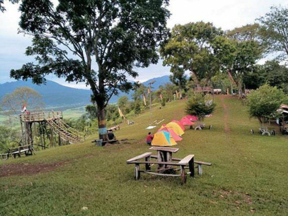 wisata alam di desa Cikolelet (kemenparekraf.go.id)