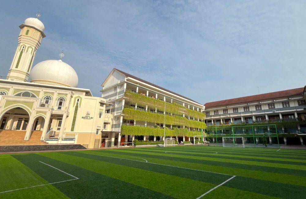 Potret SMA Labschool Kebayoran (psb.labschool-unj.sch.id)