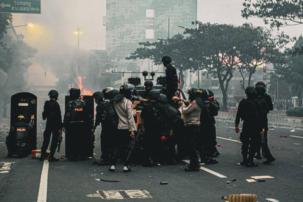 ilustrasi anggota Brimob (unsplash.com/Refhad)