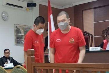 Terdakwa Fandias Tan dan rekannya, Juni Hendrianto di PN Batam (Istimewa)
