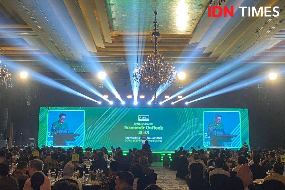 SMBC Indonesia Economic Outlook 2025 di Kempinski Grand Ballroom, Jakarta, Selasa (18/2/2025). (IDN Times/Vadhia Lidyana)
