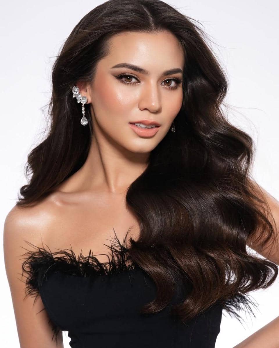 potret ide gaya rambut yang elegan ala Karen Nijsen