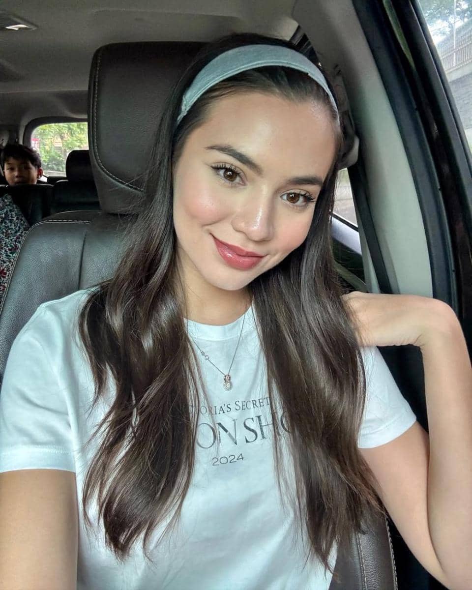 potret ide gaya rambut yang elegan ala Karen Nijsen