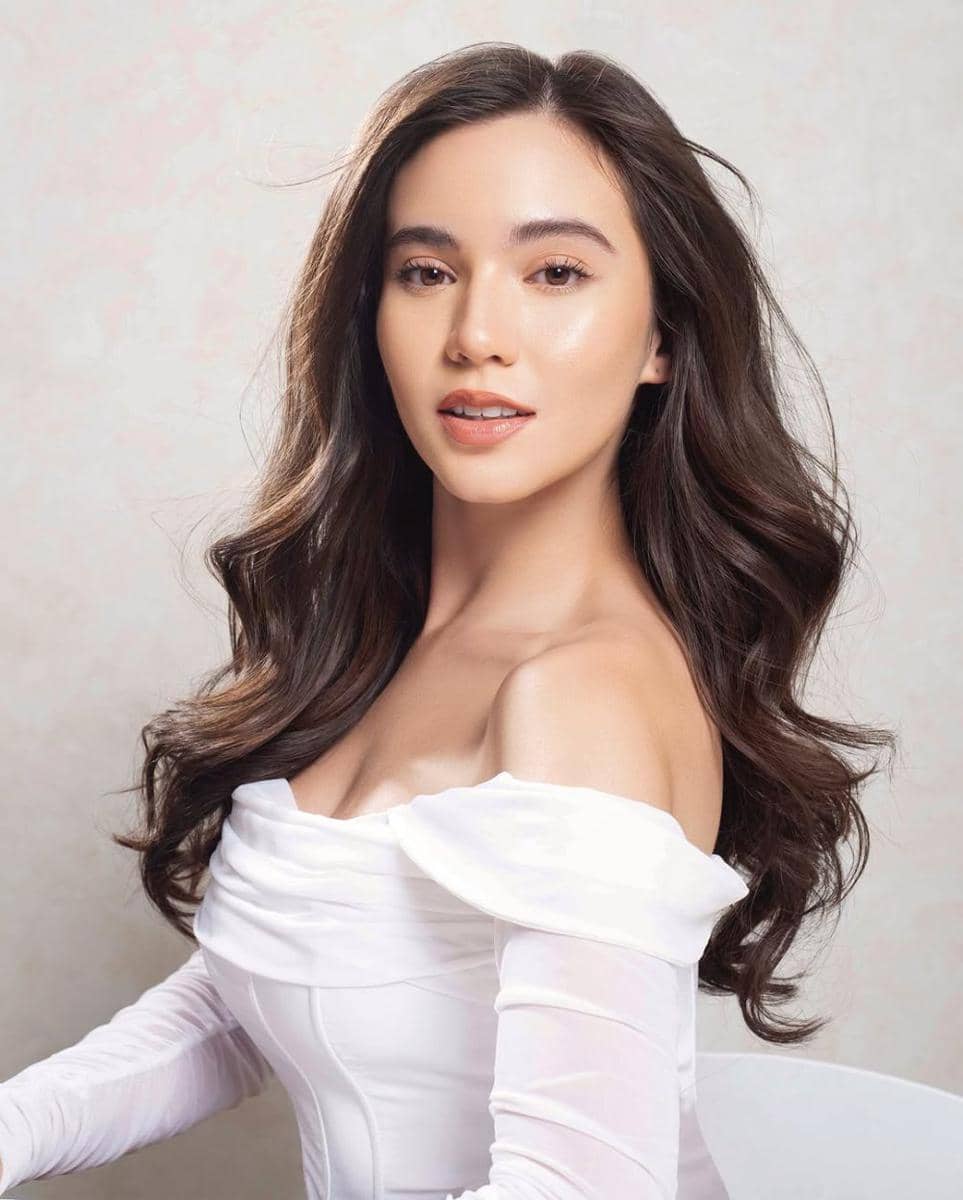 potret ide gaya rambut yang elegan ala Karen Nijsen