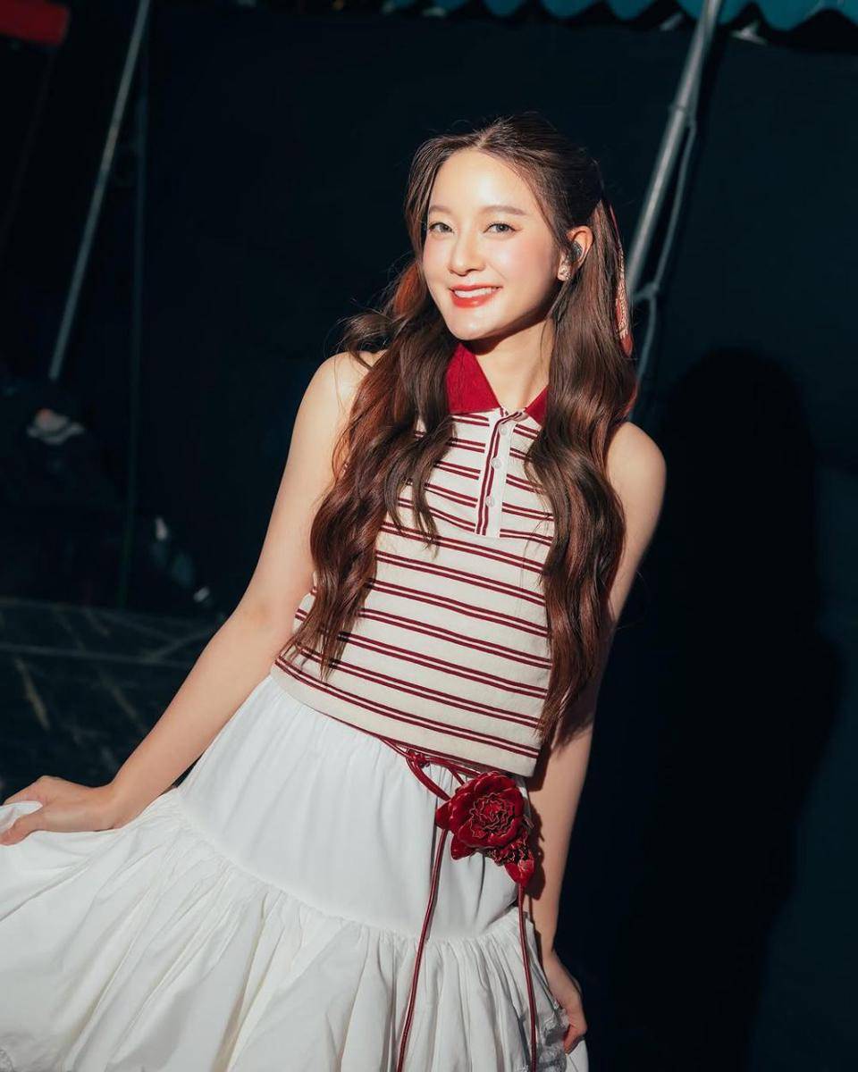 potret ide gaya rambut yang centil dan cute ala Ink Waruntorn (instagram.com/inkwaruntorn)