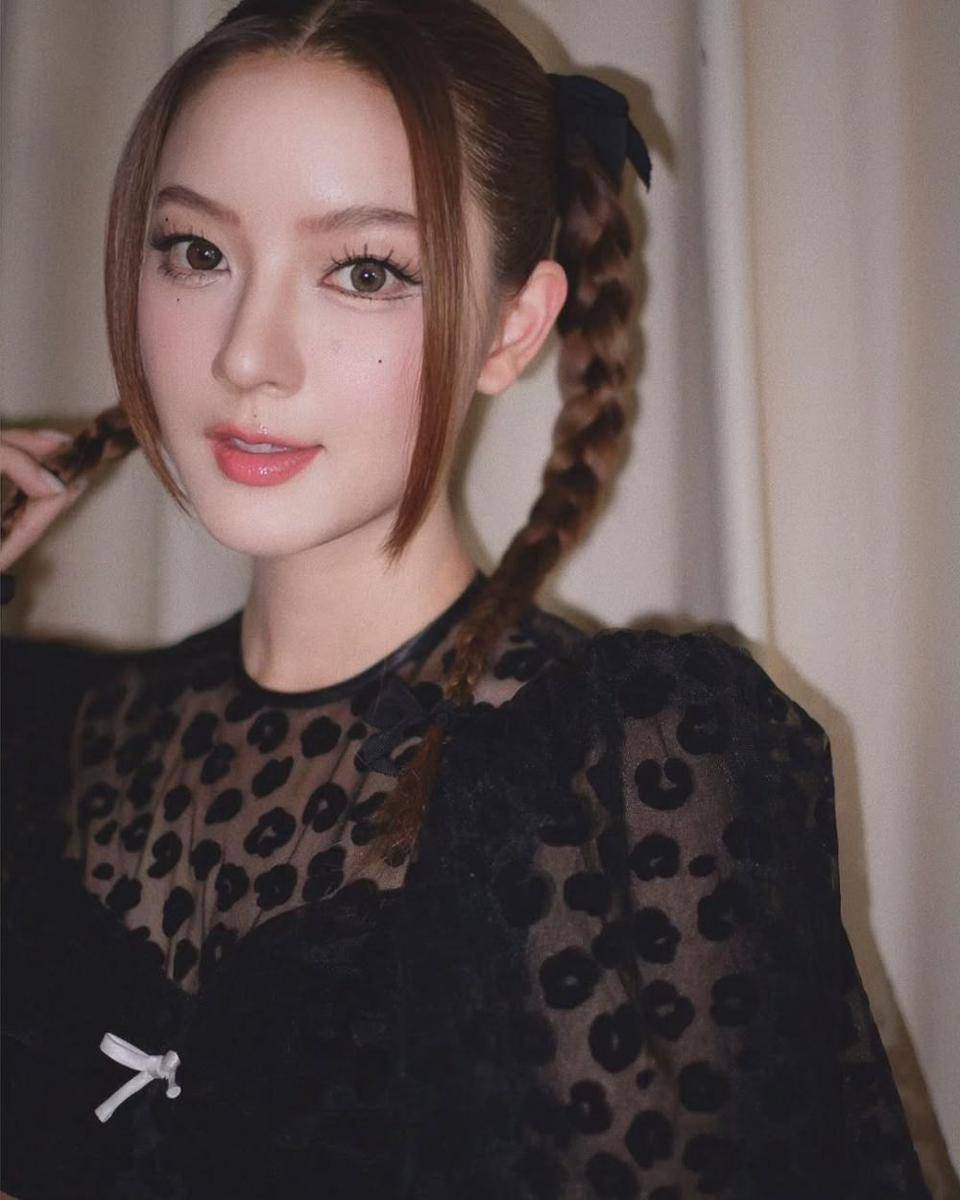 potret ide gaya rambut yang centil dan cute ala Ink Waruntorn (instagram.com/inkwaruntorn)