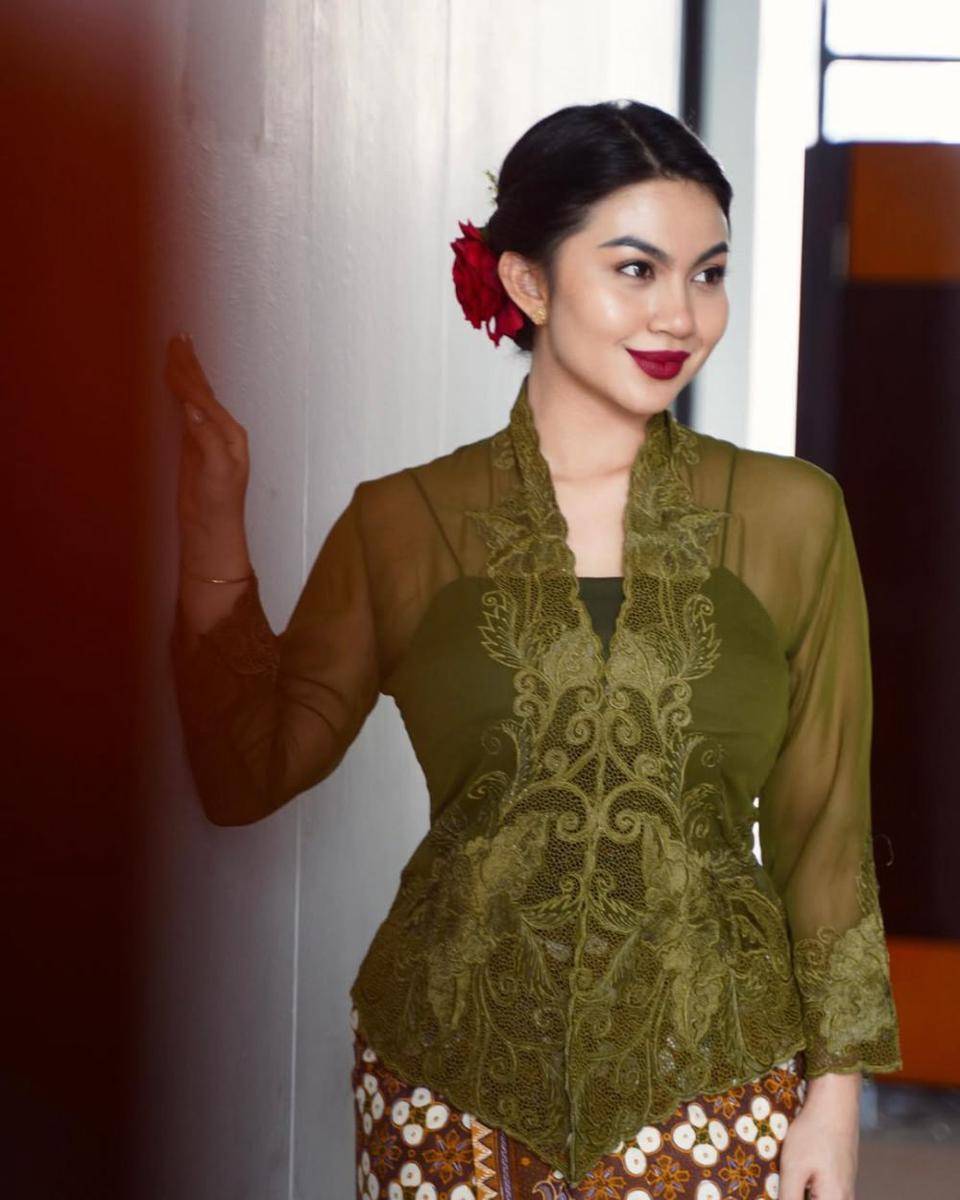 potret ide gaya rambut elegan ala Ariel Tatum (instagram.com/arieltatum)