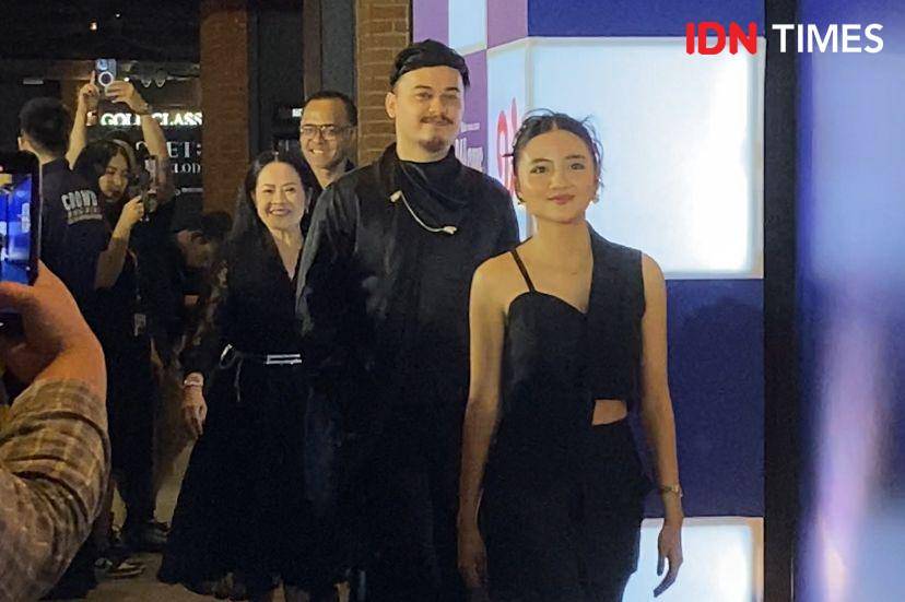 potret artis di blue carpet serial Bad Guys, Selasa (18/2/2025) di CGV Grand Indonesia, Jakarta (dok. IDN Times/Rani Asnurida)